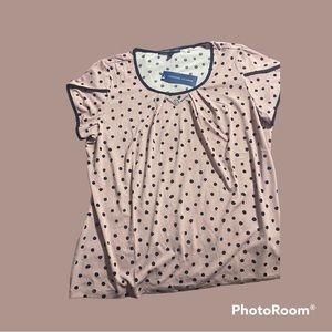 Black dots pink top